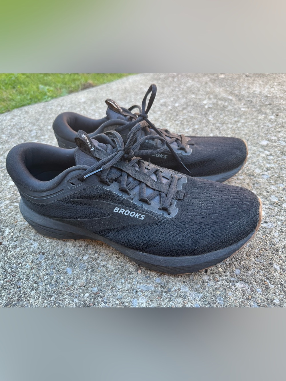 Brooks Revel 7 Men's Running Shoes Black Gum Sole Sneakers Size 10